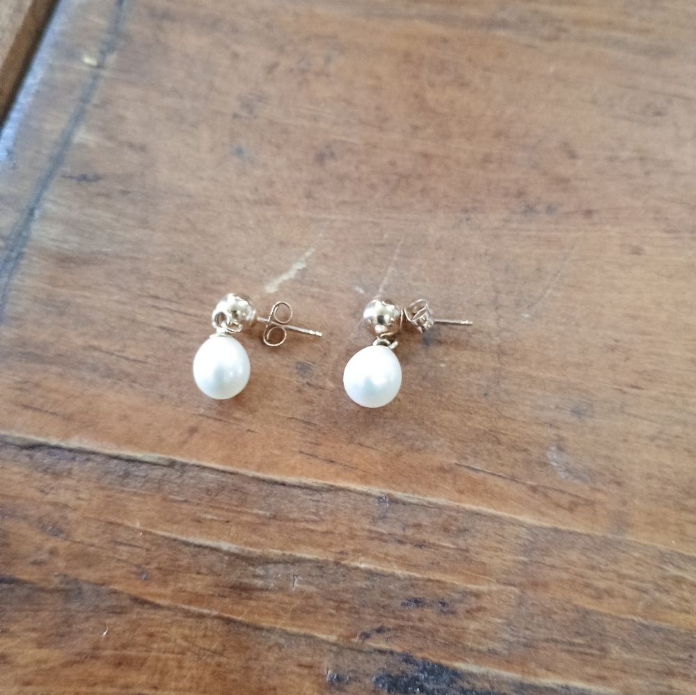 10k Gold and Pearl Earrings